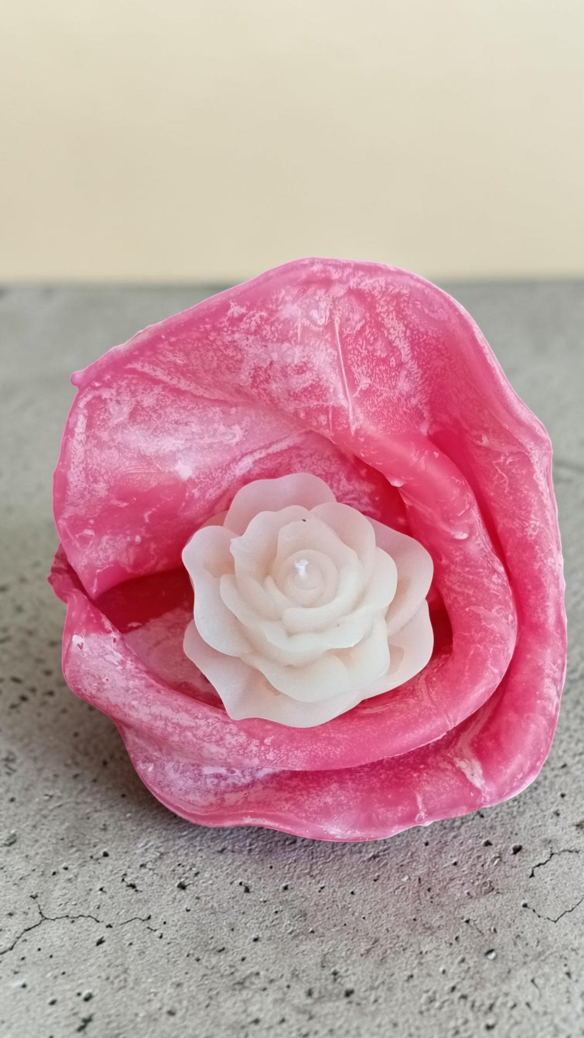 Handgemaakte Wave Rose kaars in rood