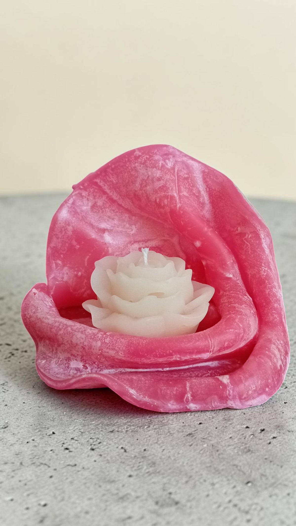Sculpture Art Collection : Wave Rose Candle, Red, Handgemaakte roos kaars in decoratieve vorm